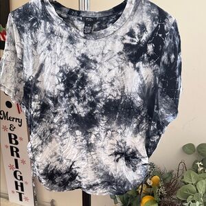 Rue21 Black & White Tie-Dye Short Sleeve Tee